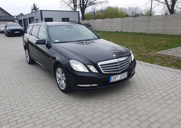 Mercedes-Benz Klasa E cena 52500 przebieg: 252000, rok produkcji 2012 z Włodawa małe 562